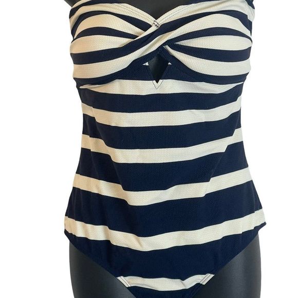 Ted Baker Cirana Bandeau one piece swimsuit. Material elastane and polyamide - Picture 2 of 10